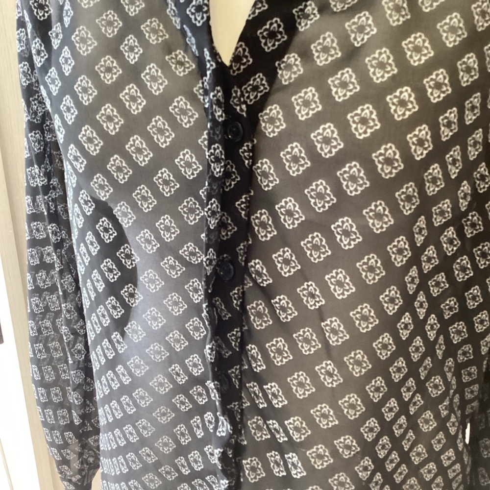 Old Navy Black and White Semi Sheer Women's Top Sz XS - Picture 5 of 12